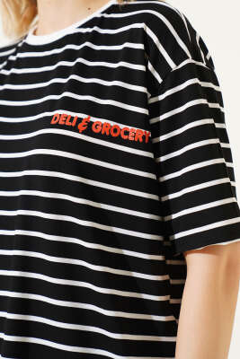 Çizgili Arka Baskılı T-shirt Siyah - Thumbnail