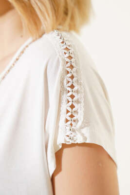 Omuz Taşlı T-shirt Ekru - Thumbnail