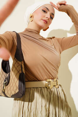 Pazarium - Balıkçı Yaka Yan Büzgülü Sandy Bluz Camel