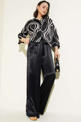 Pazarium - Desenli Kısa Gömlekli Saten İkili Takım Siyah