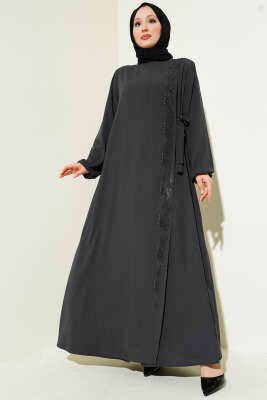 Yan Bağlamalı Taşlı Büyük Beden Ferace Füme - Thumbnail