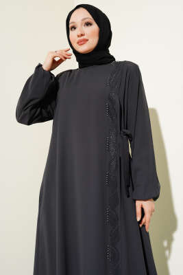 Yan Bağlamalı Taşlı Büyük Beden Ferace Füme - Thumbnail