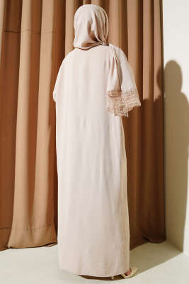 Kendinden Şallı Dantelli Namaz Elbisesi Bej - Thumbnail