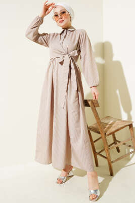 Pazarium - Çizgili Yarım Düğmeli Bağlamalı Elbise Latte