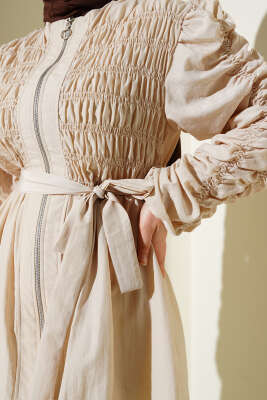 Büzgülü Fermuarlı Kuşaklı Ceket Bej - Thumbnail