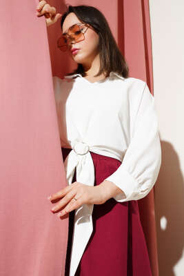 Pazarium - Kemer Tokası Detaylı Bluz Beyaz