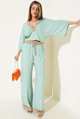 Pazarium - Sırt İp Detaylı Desenli Crop İkili Takım Petrol