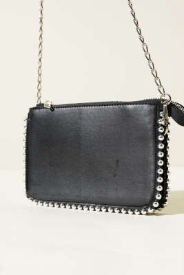 Pazarium - Zımbalı Zincir Askılı Çanta Siyah