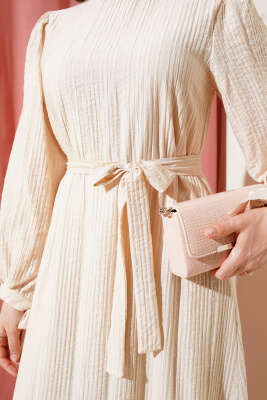 Bilek Bağlamalı Kuşaklı Gofre Elbise Bej - Thumbnail