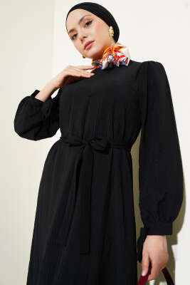Bilek Bağlamalı Kuşaklı Gofre Elbise Siyah - Thumbnail