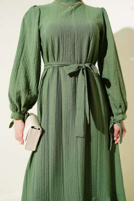 Bilek Bağlamalı Kuşaklı Gofre Elbise Haki - Thumbnail