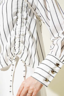 Kalp Düğmeli Önü Büzgülü Kısa Gömlek Beyaz - Thumbnail