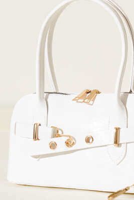 Kanca Detaylı Fermuarlı Rugan Çanta Beyaz - Thumbnail