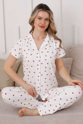 Pazarium - Gömlek Yaka Kirazlı Kısa Kol Pijama Takımı Beyaz