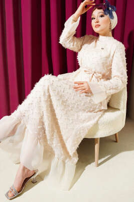 Pazarium - Tül Detaylı Sakallı Kloş Elbise Bej