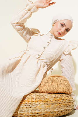 Pazarium - Omuz Fırfırlı Bel Lastikli Gofre Elbise Bej