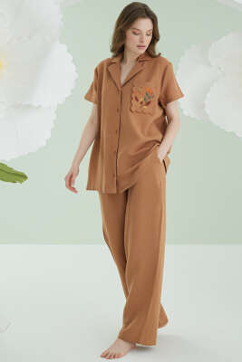 Pazarium - NBB Cep Nakışlı Kısa Kol Müslin Pijama Takım Kahverengi