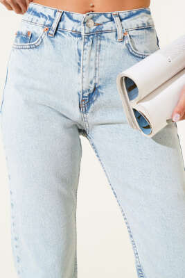 Kesik Dar Paça Mom Jeans Pantolon Buz Mavisi - Thumbnail