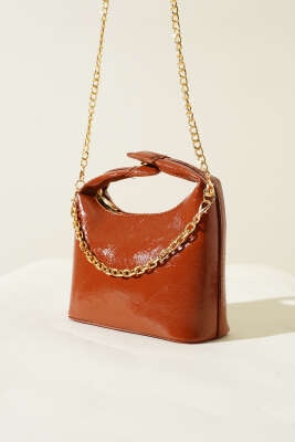 Pazarium - Çıtçıt Kulplu Zincir Askılı Rugan Çanta Taba