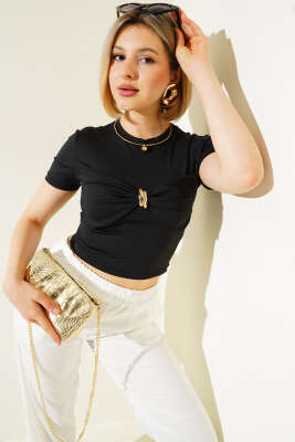 Göğüs Metal Aksesuarlı Crop Siyah - Thumbnail