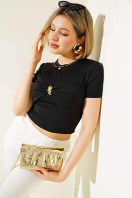 Göğüs Metal Aksesuarlı Crop Siyah - Thumbnail