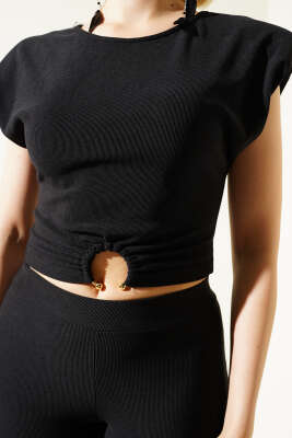 Omuz Vatkalı Toka Detaylı Crop Takım Siyah - Thumbnail