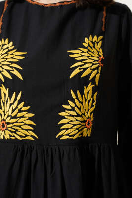 Önü Nakışlı Kloş Elbise Siyah - Thumbnail