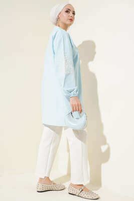 Yaka Düğmeli Nakışlı Tunik Mavi - Thumbnail