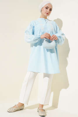 Yaka Düğmeli Nakışlı Tunik Mavi - Thumbnail