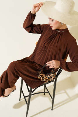 Pazarium - Yaka Taşlı Pileli Tunik İkili Takım Kahve