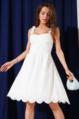 Pazarium - Sırt Fermuarlı Brode Elbise Beyaz