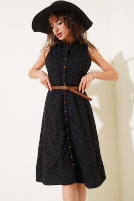 Pazarium - Boydan Düğemli Kemerli Brode Elbise Siyah