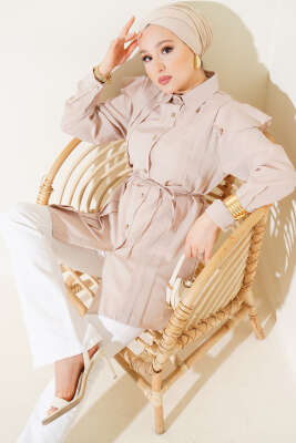 Pazarium - Omuz Fırfırlı Şeritli Kuşaklı Gömlek Bej