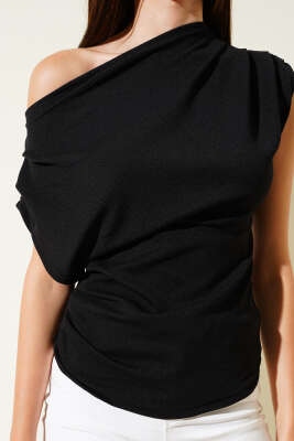 Kayık Yaka Büzgülü Bluz Siyah - Thumbnail