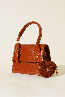 Pazarium - Tek Kemer Detaylı Rugan Çanta Taba