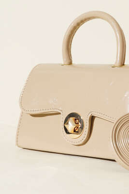 Gold Kilitli Rugan Çanta Bej - Thumbnail