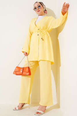 Pazarium - Düğmeli İp Kuşaklı Müslin İkili Takım Sarı