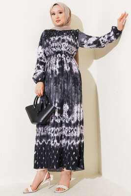 Pazarium - Batik Desen Pileli Kuşaklı Elbise Siyah