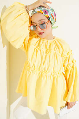 Pazarium - Çiçek Detaylı Kol Lastikli Tunik Sarı