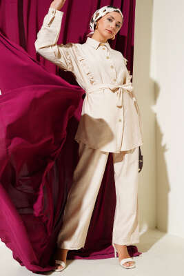 Pazarium - Gold Düğmeli Yaka Fırfırlı İkili Takım Bej