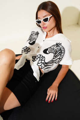 Pazarium - Zebra Desenli Ön Bağlamalı Kısa Gömlek Ekru