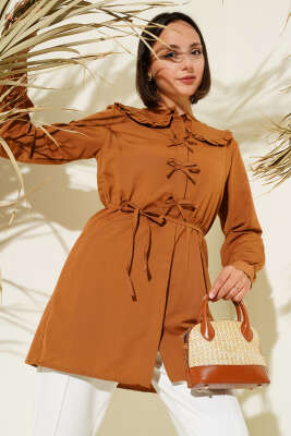 Pazarium - Yaka Fırfırlı Fiyonklu Tunik Taba