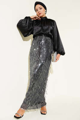 Pazarium - Kuşaklı Pul Payetli Abiye Elbise Siyah Gümüş