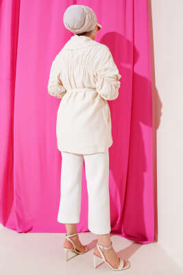 Gold Düğmeli Kolları Büzgülü Ceket Bej - Thumbnail