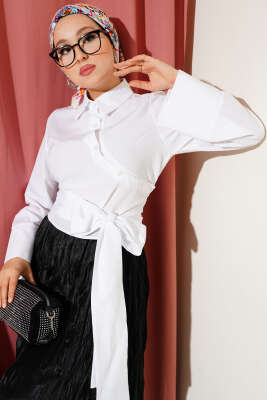 Pazarium - Belden Bağlama Detaylı Kısa Gömlek Beyaz