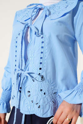 Bebe Yaka Nakışlı Bağlamalı Bluz Mavi - Thumbnail