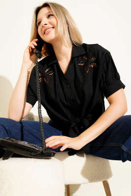Pazarium - Çiçek Dantelli Bağlamalı Gömlek Siyah