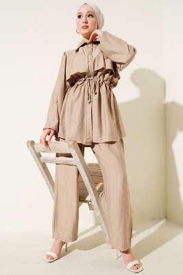 Pazarium - Yaka Pelerinli Gold Düğmeli İkili Takım Latte