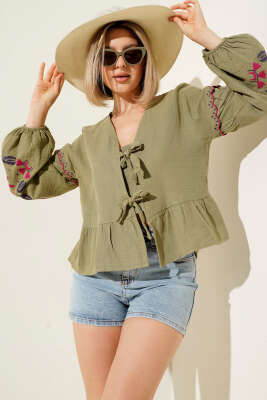 Çiçek Nakışlı Bluz Haki - Thumbnail