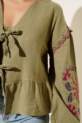 Çiçek Nakışlı Bluz Haki - Thumbnail
